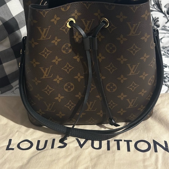 AUTHENTIC LOUIS VUITTON NEONOE BUCKET BAG - Picture 6 of 6